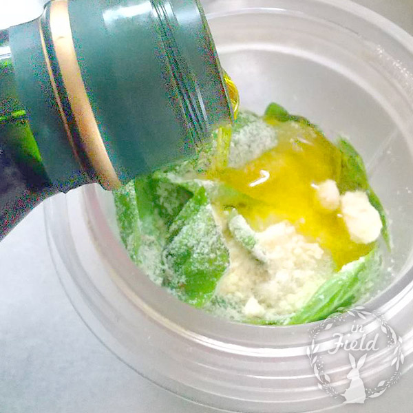 簡単松の実なしバジルソースレシピ